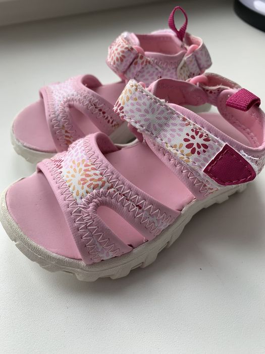 Продам обувь на девочку 20-21размер