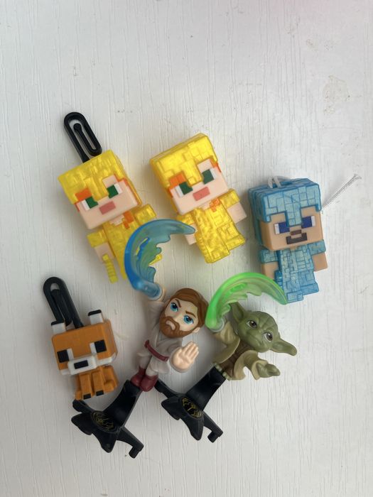 Продаю фигурки киндер