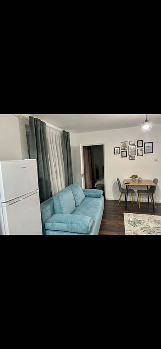 Închiriez apartament