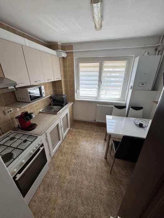Închiriere apartament semidecomandat utilat.