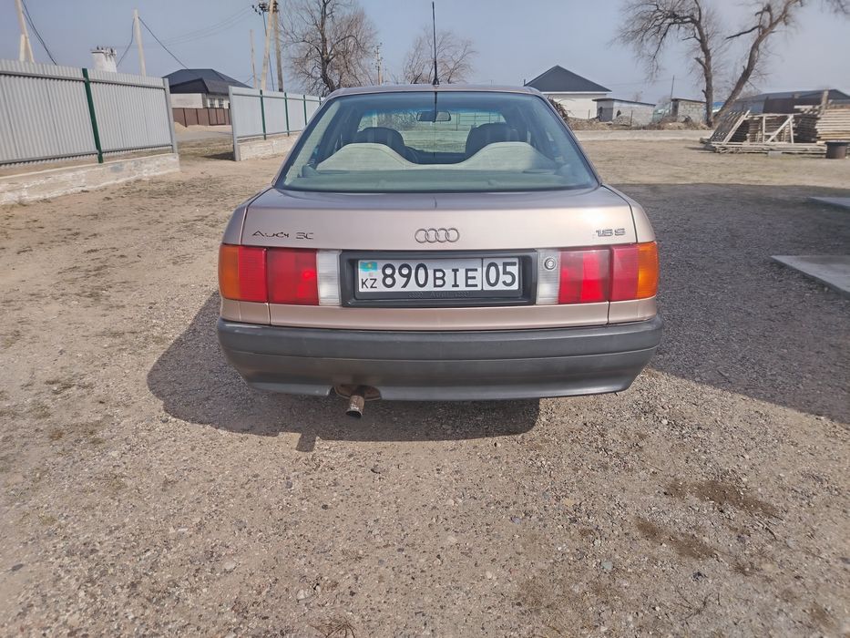 Audi 80 b3. 1.8 моно кпп Автомат