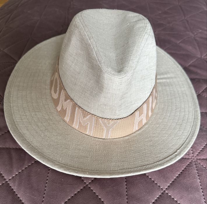 Tommy Hilfiger шапка - чисто нова