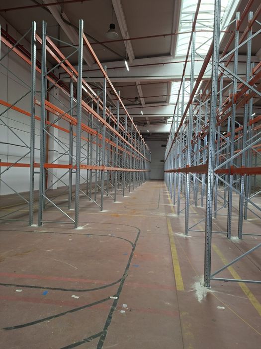 Rafturi metalice industriale reglabile 
Avem orice dimensiuni livram i