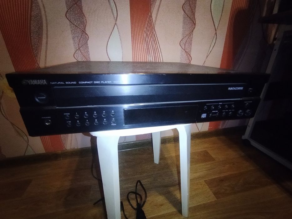 Yamaha: model - cdc 685