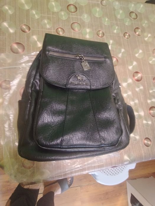 Дамска кожена раница