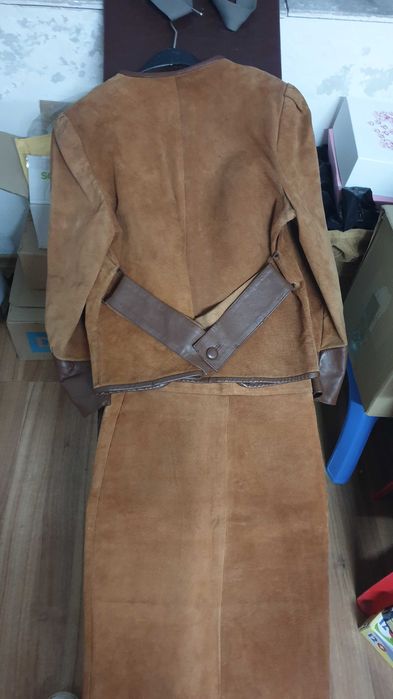 Елегантен дамски кожен костюм от естествена кожа Размер S (36-38)