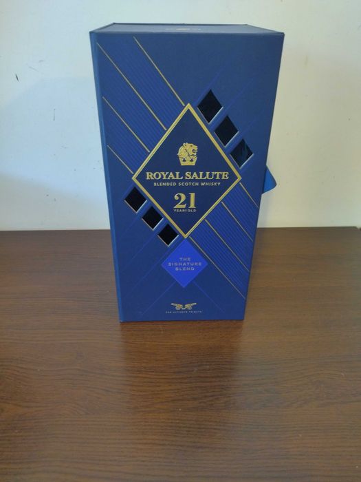 Продавам кутия от уиски Chivas Royal Salute 21 Year Blended Scotch Whisky