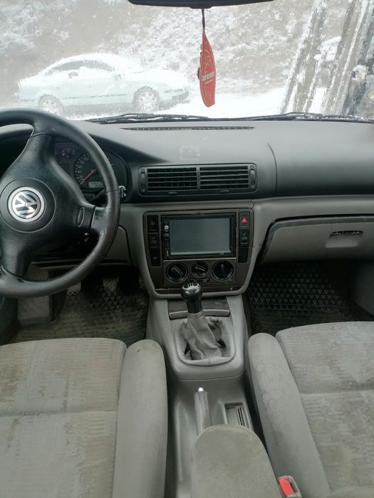 Vând Volkswagen Passat B5