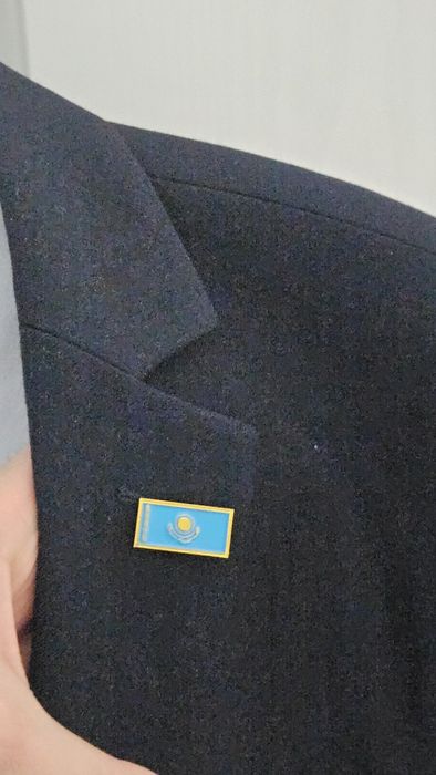 Оригинальный флажок на пиджак