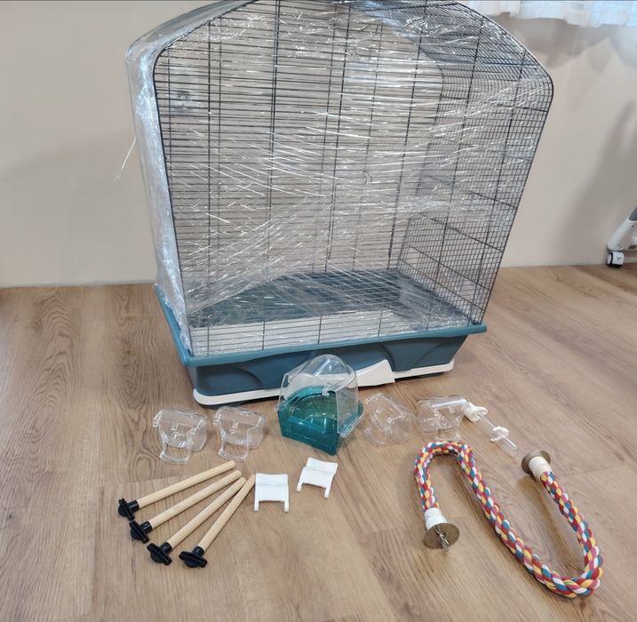 Клетка за птици с включени аксесоари