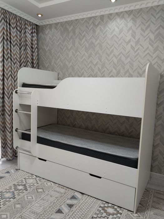 Продам кровать трехярустный