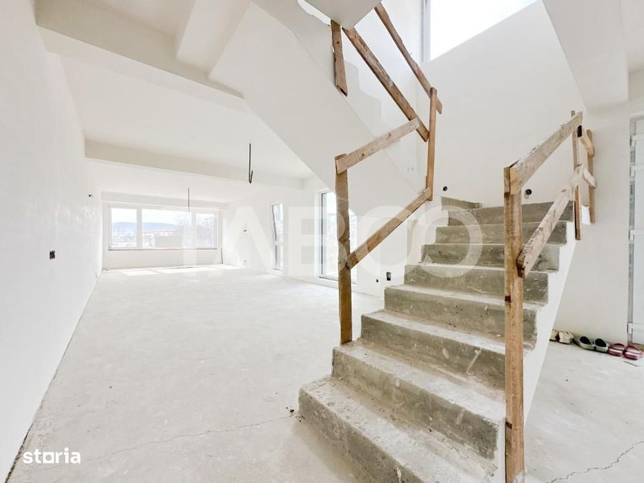 Casa cuplata semifinisata de vanzare in Dambul Rotund cu garaj