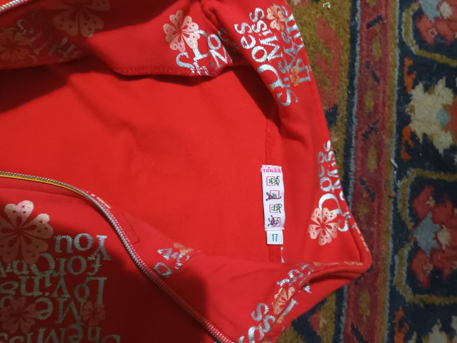 Продам 2 спортивных костюма на девочку