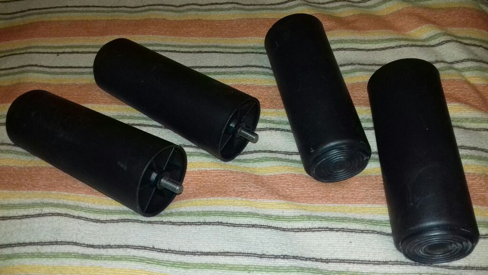 Minere plastic pentru mobila-sertare forma U/4,5cm,picioare cu surub