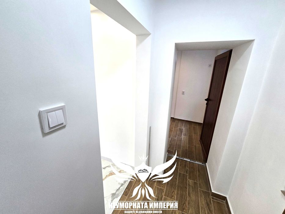 Продавам двустаен апартамент с площ от 40кв.м. на партер с гараж 20кв.м. в град Асеновград квартал Изток