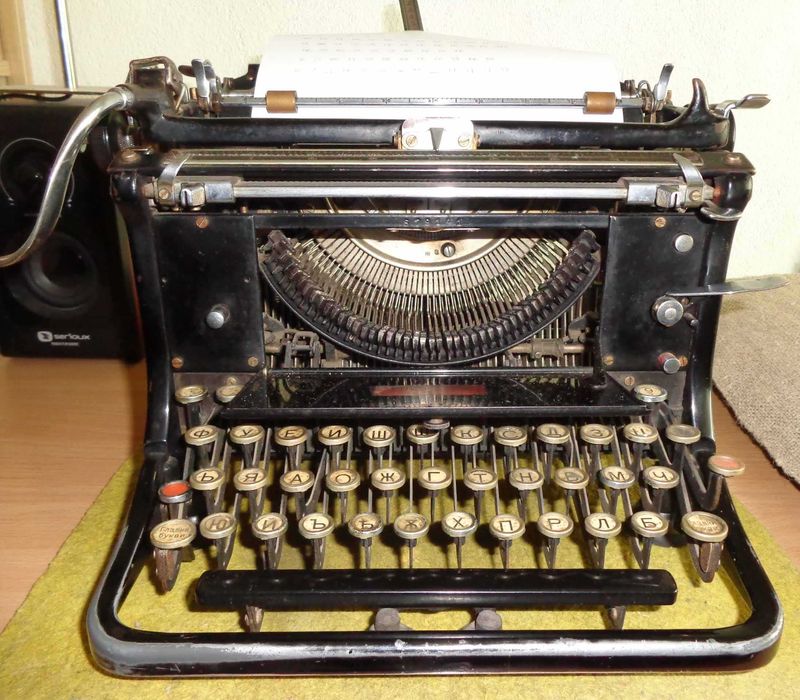 Пишеща машина Continental - кирилица