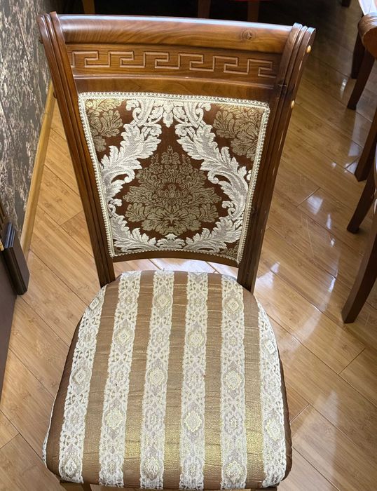 Stol-stul complekt yangiday 10 ta stuli bilan