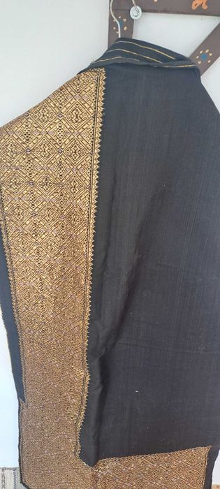 Costum popular muscelean, vechi de peste 70 de ani, lucrat manual, purtat o singura data la propria nunta.