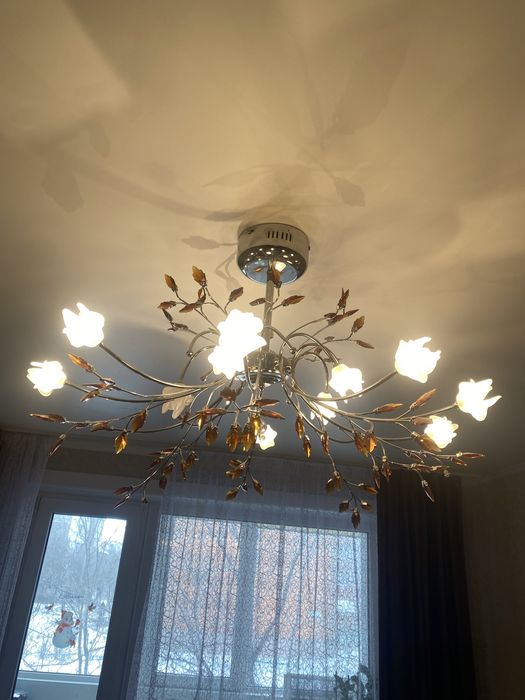 Продам люстру с 16 лампочками