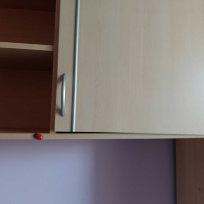 Мебели: гардероб, етажерка, легло