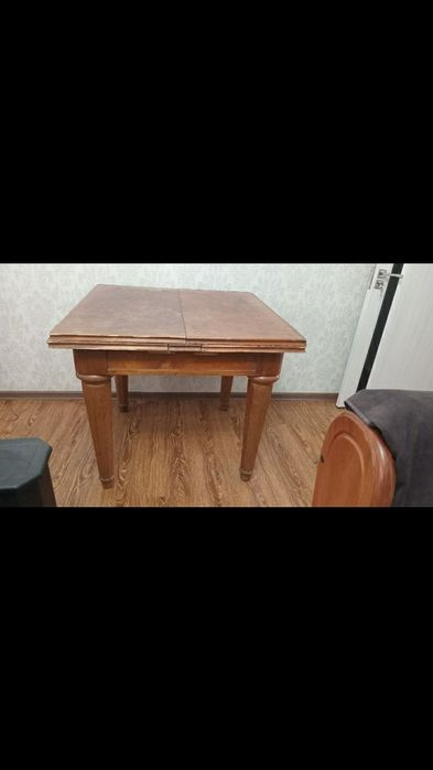 Стол дубовый, антикварный разм.98×98см, раскладной до 2метров.!