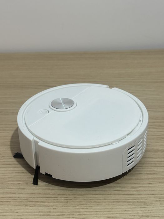 Aspirator robot pe baterii