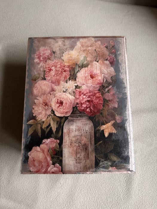 Ръчва декорирана кутия за съхранение