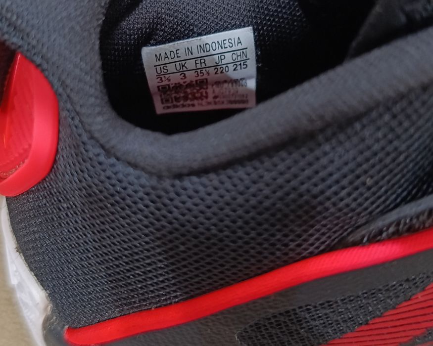 Маратонки Adidas НОВИ