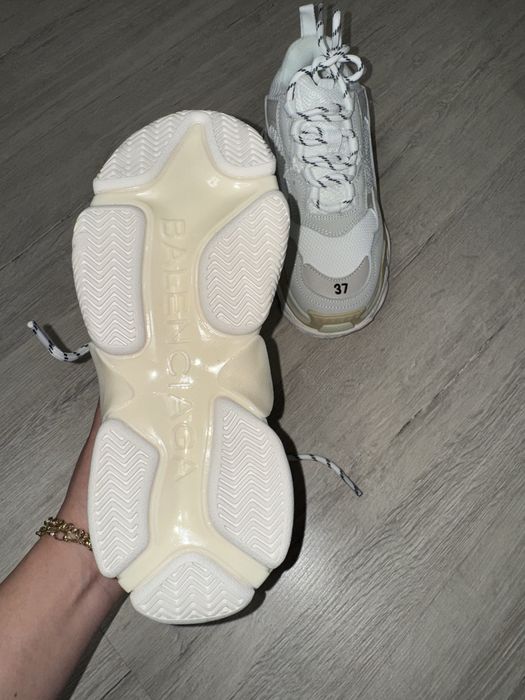 Balenciaga, nr 37
