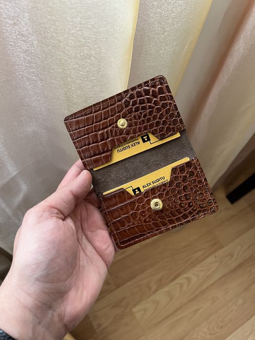 Portofel handmade din piele premium pentru carti de vizita