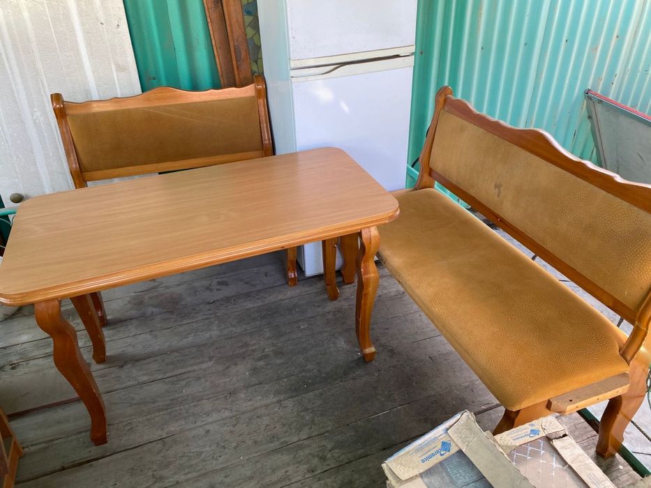 Кухонный уголок и стол