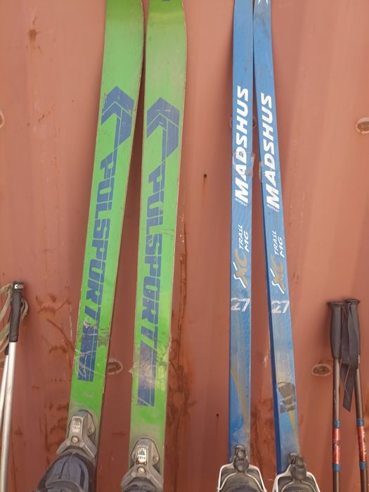 Продам лыжи ботинки 42 размер