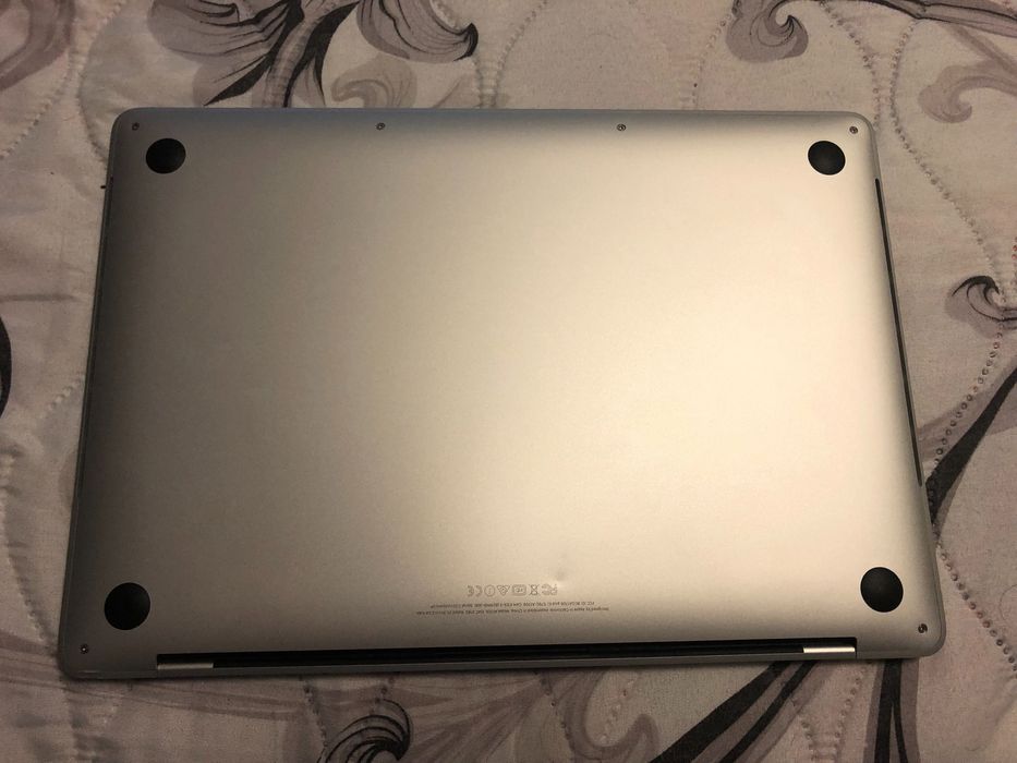 “MacBook Pro” Лаптоп