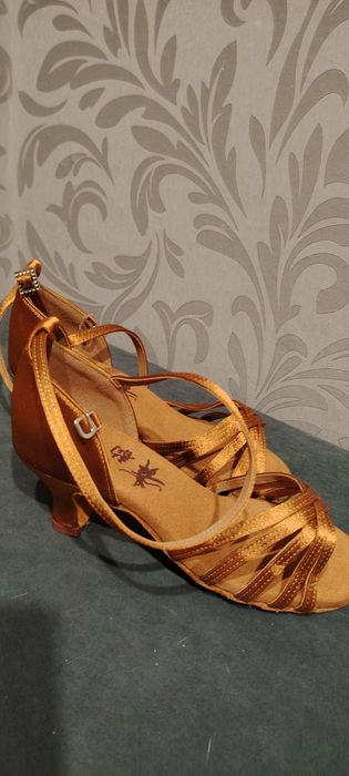 Продам туфли для танцев