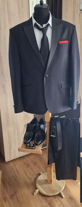 Închiriez manechine pentru  costum(mire) și rochie(mireasa)