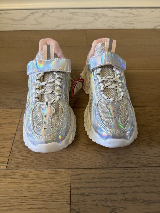 Кроссовки на девочку