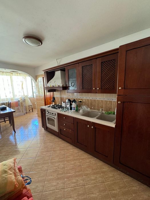 Închiriez apartament 3 camere