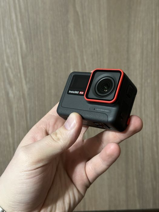 Insta360 Ace, Modelul standard
