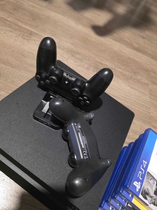 Playstation 4 (PS4) hub incarcare, 2 manete SONY si jocuri GTA V