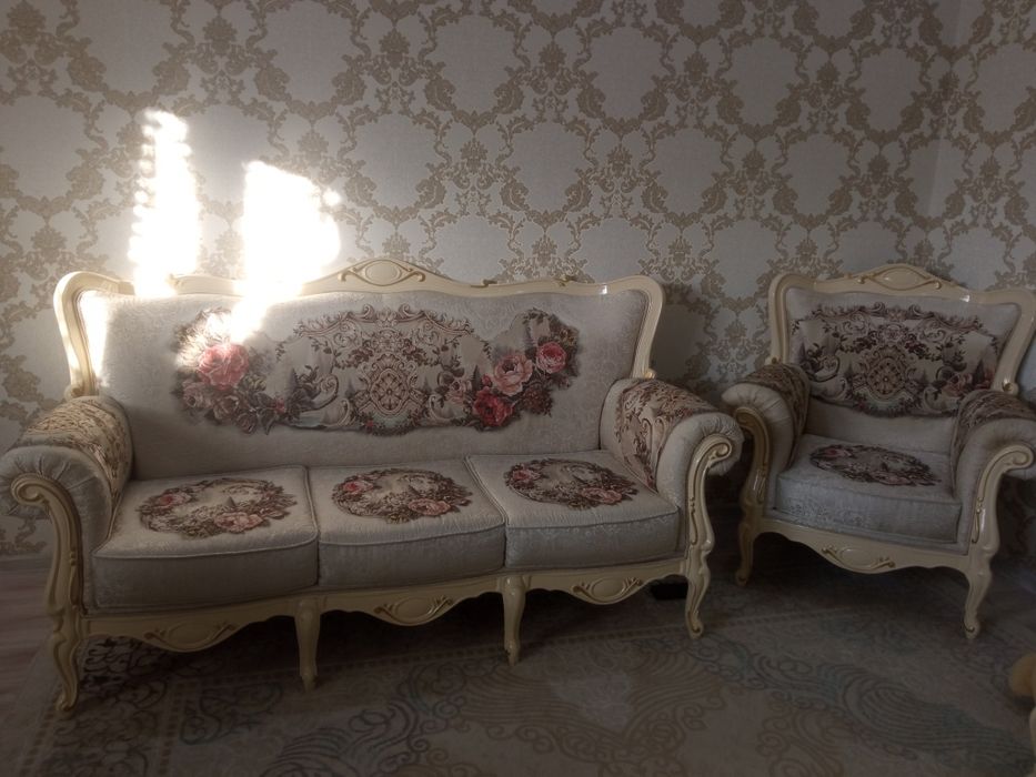 Продам диван и кресла