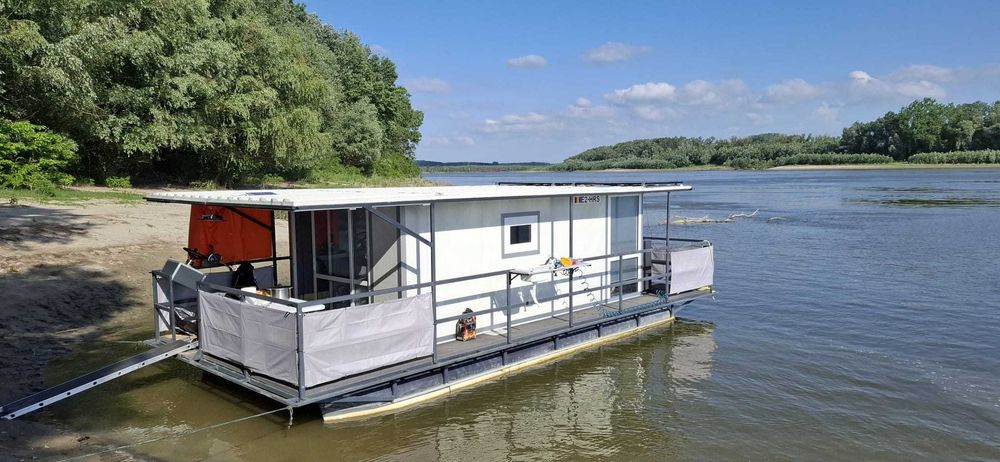 Vand catamaran autopropulsat 6 persoane inmatriculat.