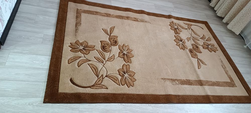 Продам ковёр 2.4м на 1.5м