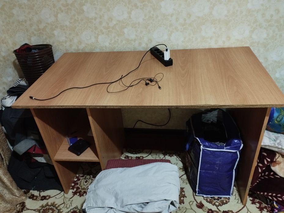 Компьютерный стол сатылады