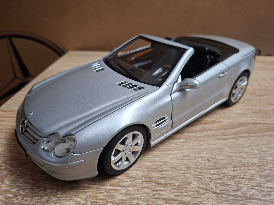 Macheta Mercedes-Benz, SL 500 R 230 (2001-2006), Argintie, 1:18
