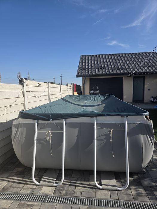 Vând piscină INTEX,in stare foarte bună!