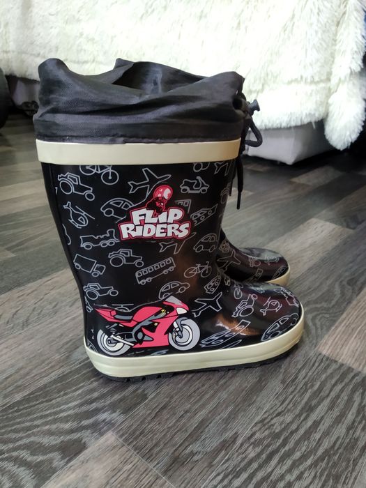 Продам сапоги на мальчика