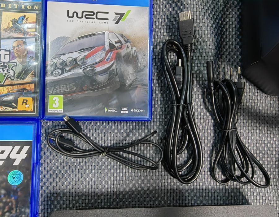 Playstation 4 с игри и джойстици