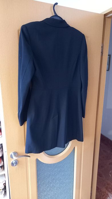 Vand sacou negru elegant,stare perfecta,nr 42-44,captusit,lungime medi