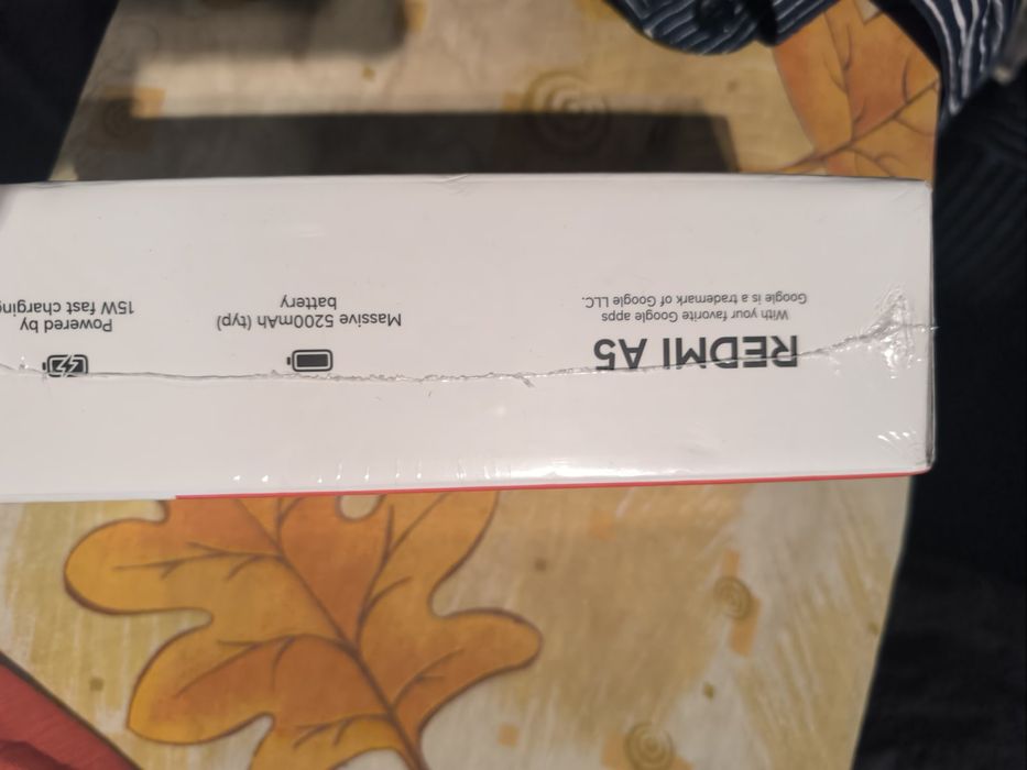 Смартфон, чисто нов!