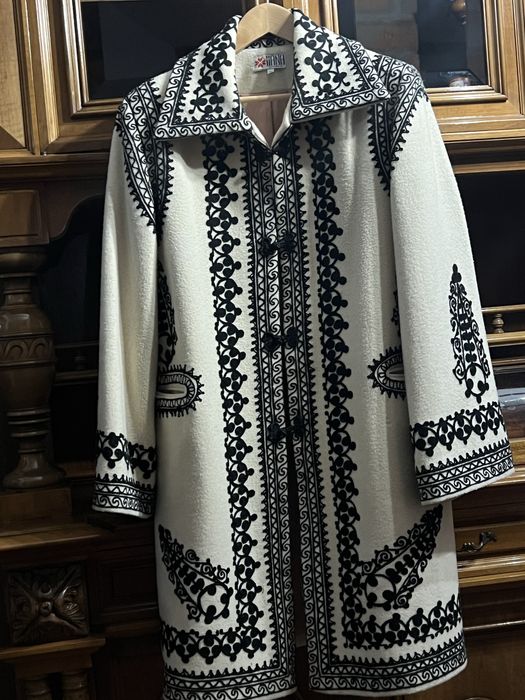 Vand suman Regina Maria autentic romanesc din stofa de lana si casmir